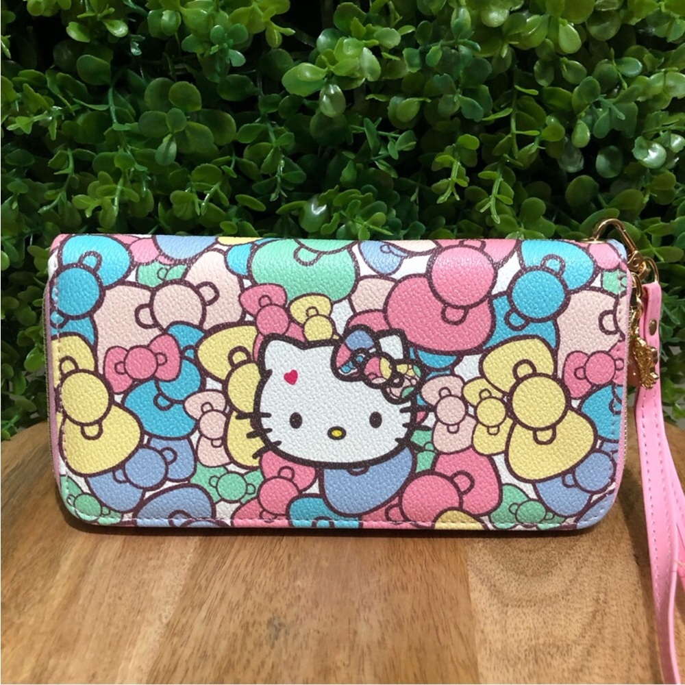 Sanrio NWT hello Kitty Wallet - Picture 1 of 7